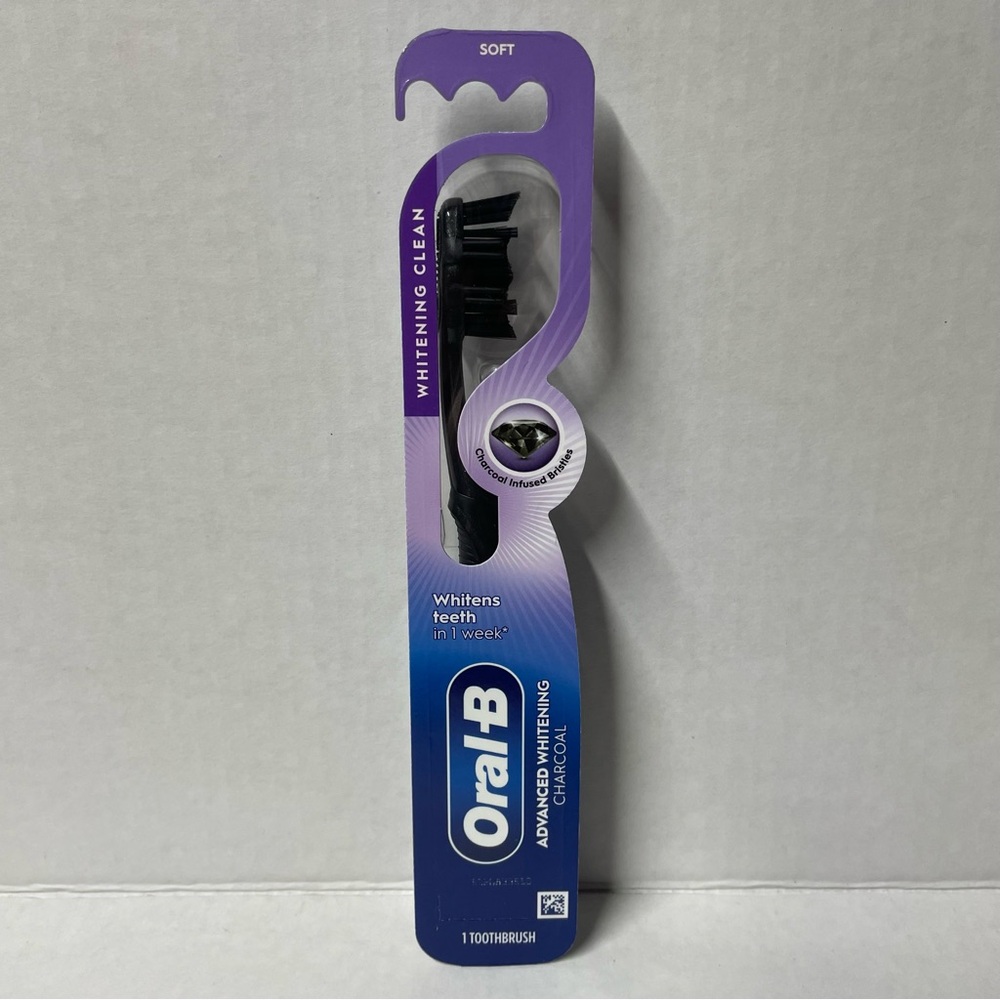 ♦️$3♦️ Oral-B advanced whitening charcoal toothbrush - Soft (black)